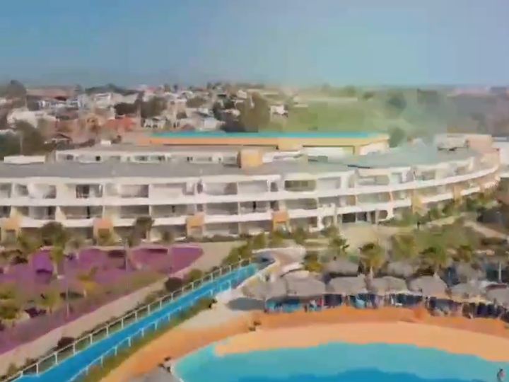 Terrazas del hotel y piscinas